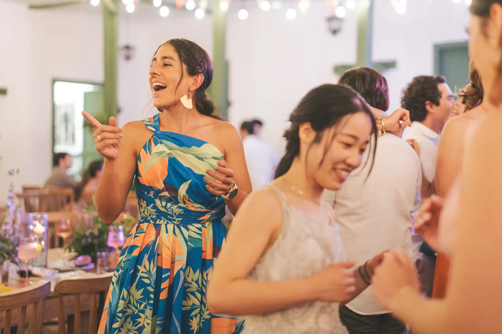 Invitados durante la celebración en la hacienda