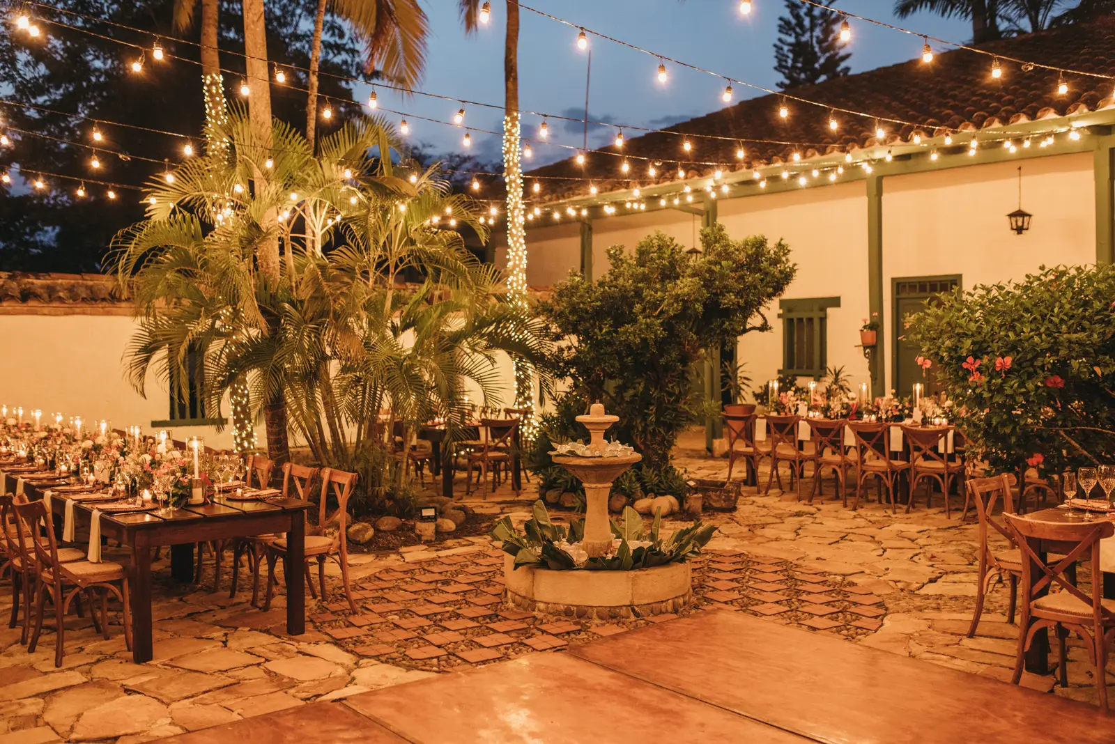 Celebración nocturna en la hacienda